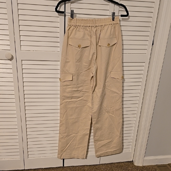 NWT Elodie Relaxed Fit Cargo Pants | Size S | Neutral Tan - Picture 2 of 3